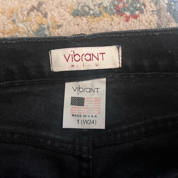 Barely worn, vintage women’s black mom jean - Picture 3 of 3
